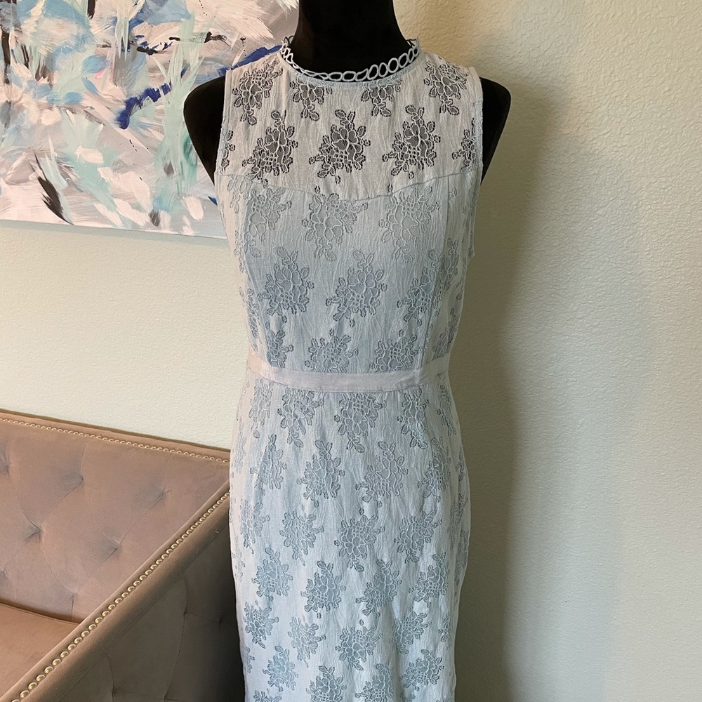 Fitted blue lace trumpet dress